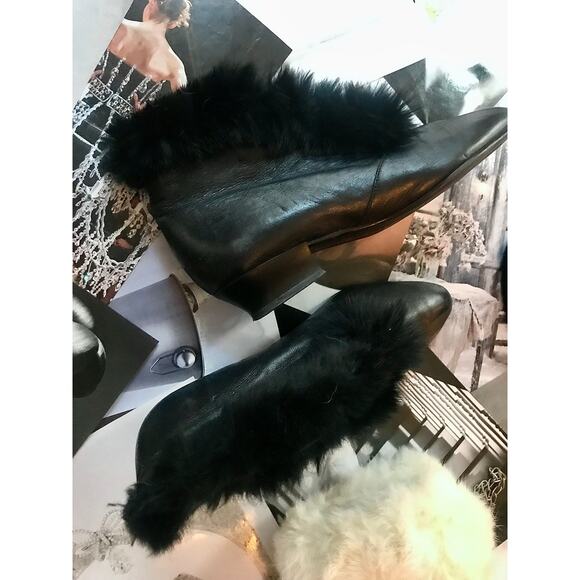 Leather ankle boots with faux fur trim in black, size 6 - Picture 1 of 5
